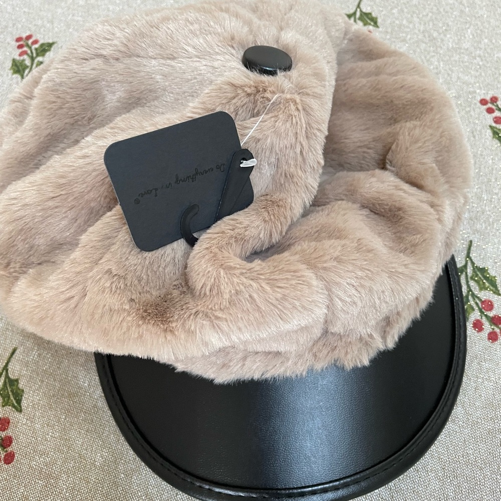 Do everything in love. Winter hat. Never used.